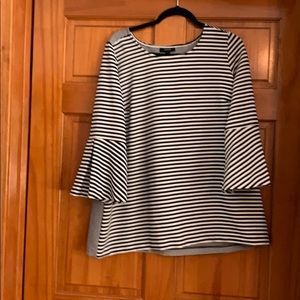 Alfani Bell Sleeve black/white Top